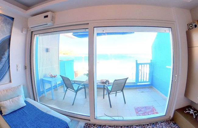 Deluxe Beach Apartment- Sleeps 2 & Private Terrace - Foto 24