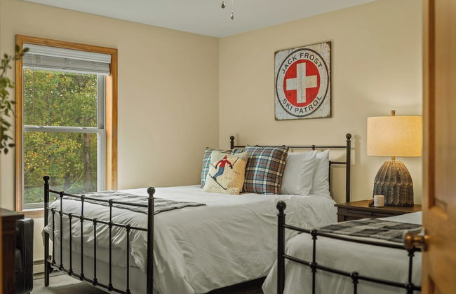 Pocono Paradise by Avantstay Lakeside Retreat, Hot Tub, Game Room, Near Beach - Foto 15