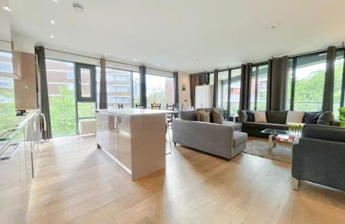 Sleek 3-bedroom flat with Balcony, Lift access, FREE WiFi in Southwark, Borough near The Shard by NourNest Apartments - Foto 11