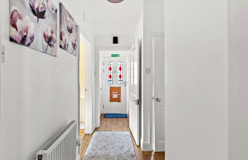 Cosy 2-BDR Apartment & 15 minutes to Edinburgh by train & Free Parking - Foto 17