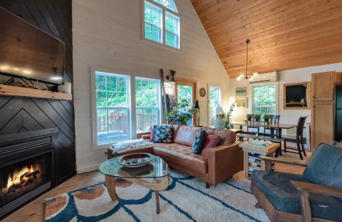 Riverfront Cabin in Crumpler-- Sleeps 6, 30 Mins to West Jefferson - Foto 7