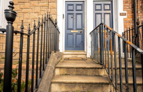 Apt - Sleeps 10 - Parking - Ideal for Contractors - Photo 23