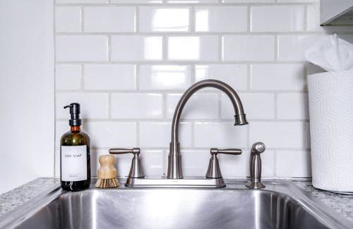 Jungle House Columbus Downtown Free Parking Sleeps 6 - Steps to Convention Center & Nationwide Arena - 1BR Short North Luxury Home - Over 5,800 Five Star Stays - Foto 26