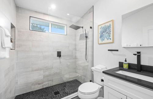 Dog-Friendly House with Hot Tub, AC, Game Room - Photo 34