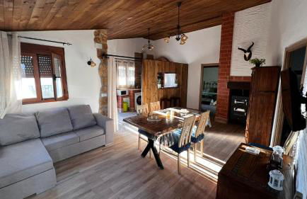 ENTRESIERRAS Apartamentos rurales con chimenea, barbacoa y espacio para eventos - Foto 2