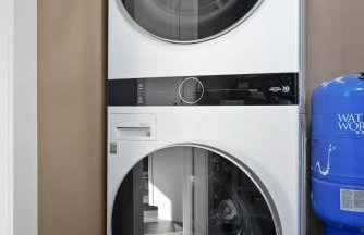 Lakefront - Spacious Family Getaway with Dock! - Foto 39