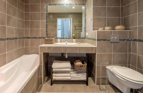 Studio Port Golfe-Juan Parking Wifi Climatisation Terrasse - Foto 9