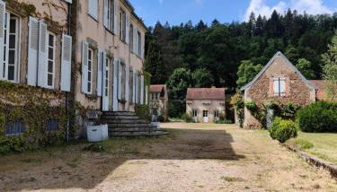 Loue belle demeure dans une grande propriété - 16 couchages, 8 chambres, 320 m2 - 30 min de Vichy - Foto 2, Garden view