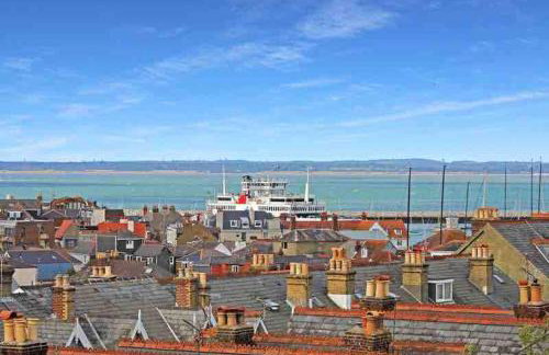 Captain's Quarters - Heart of Cowes - sleeps 11 - Foto 14