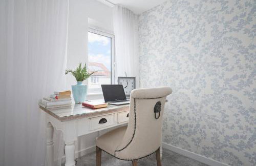 3BDR House By Vista Stays Short Lets & Serviced Accommodation Glasgow Scotland With Driveway Parking and PS4 - Foto 9