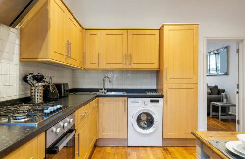 Two Bed Flat in Bush Hill Park - Photo 10