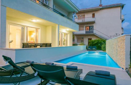 Villa Barbara-Kastela with heated pool - Foto 18