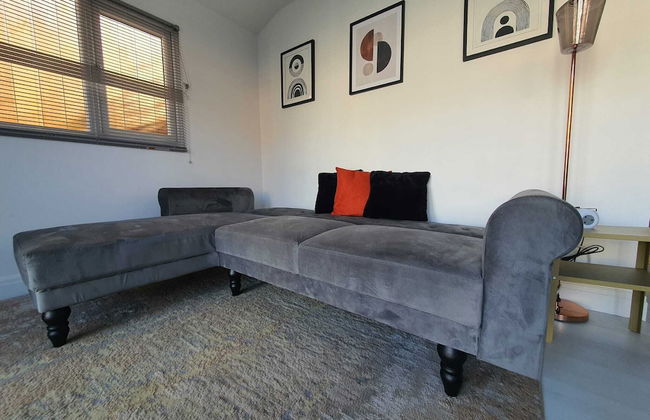 Stunning 1 King bed Cabin in Grays - Photo 6