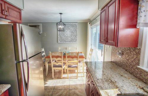 Gorgeous beach house with large pool & private beach, just 3 blocks away!! - Foto 12