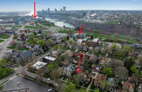 5BR Family Victorian Walk2Falls KingSuite Gameroom - Foto 6