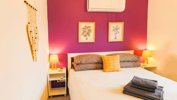 Character 2BR Upper Retreat with BBQ Terrace Parking - Photo 2, Room