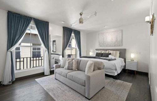 City Lights and Rooftop Nights by Rather Be Properties - Foto 37