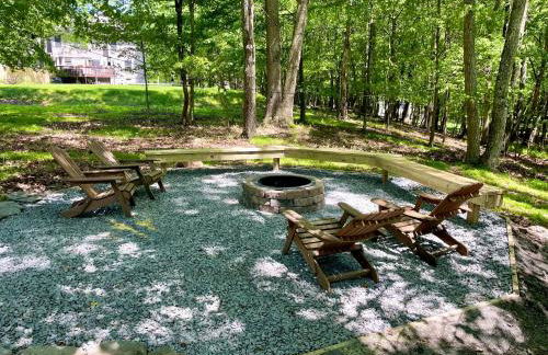 AMAZING Home with PRIVATE POOL, GAME ROOM & FIRE PIT! - Foto 45