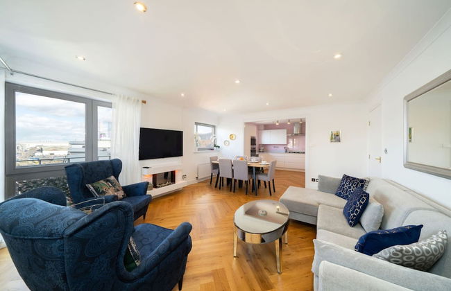 Twin Bridges - Quayside Penthouse - Photo 1