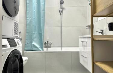 SuperHosts ZENTRUM - Parkplatz - TERRASSE - King-Bett - NETFLIX - Foto 6