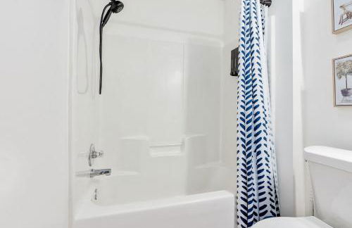 New 4BR 4BA AU Oasis 2 Mins to Downtown & Stadium Sleeps 10 - Foto 28