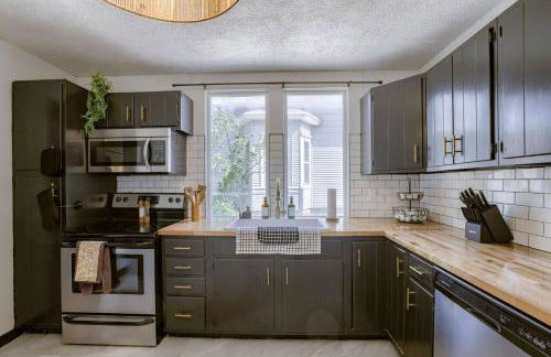 New 5BD Near UNL & DT | Poker Table & Games - Foto 5