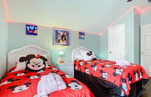 Spacious family home w pool & game room - Photo 66