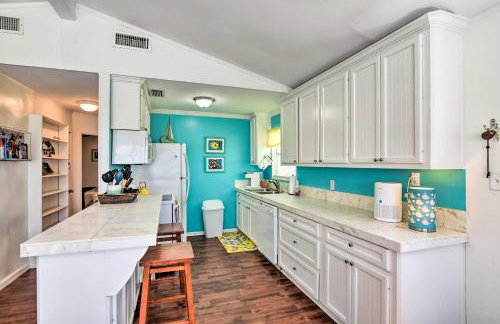 Lively Galveston Home with Deck and Beach Views! - Foto 9