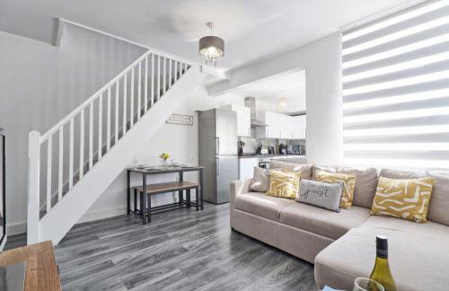 Comfy 4 Bed, Sleeps 8, fast WIFI, Contractor friendly - Foto 17