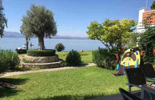 Architect designed house with pool and private beach - Photo 27