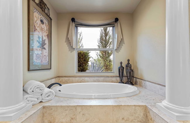 Hilltop Estate w/ Pool, Hot Tub, Fire Pit, Views Cleveland Vista by Avantstay - Foto 35