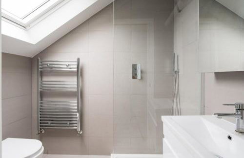 Contemporary 2 Bed Loft Honor Oak, London Apt - Photo 17