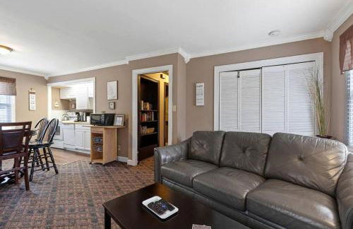 Peaceful Historic Villa with Hot Tub & Pool near Downtown Nashville, Tennessee - Photo 31