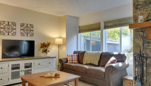 Charming Hidden Valley Resort Home Walk to Slopes - Foto 5