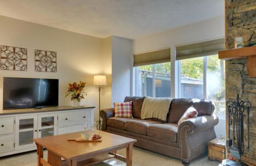 Charming Hidden Valley Resort Home Walk to Slopes - Foto 5