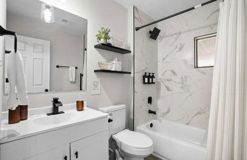 10 Min to Downtown - Smart Tvs - Fast Wi-Fi - Foto 13