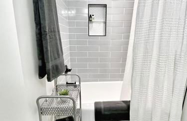 Elegant Family Home near Downtown - Foto 18