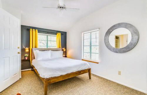 2BR Hideaway with Patio Springtime in Downtown - Foto 7