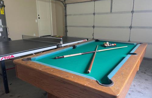 Gorgeous Pool Home 1/2 Mile Walk to Disney - Foto 32