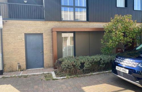 Homely & Warm Trumpington House w Parking, 5 mins drive to Bio Medical Campus, Addenbrooke's & Papworth hospitals - Foto 5