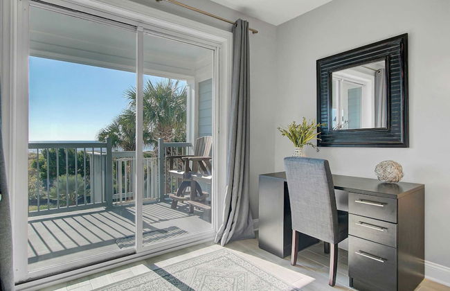 Beachfront 3bdr Condo w/ Pool & Deck Ocean Views Ocean Blvd #102 by Avantstay - Foto 14