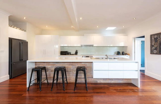 Renovated 3 Bedroom Family Home in Richmond With Parking - Foto 4