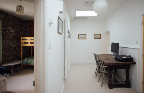 Farmhouse Charm with Modern Style in Pembrokeshire - Foto 52