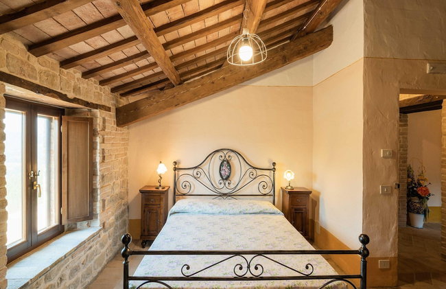 Elegant Stone House w/ Pool - Photo 31