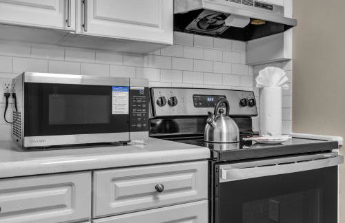 Stylish 2BR in North Miami with Free Parking - Foto 12