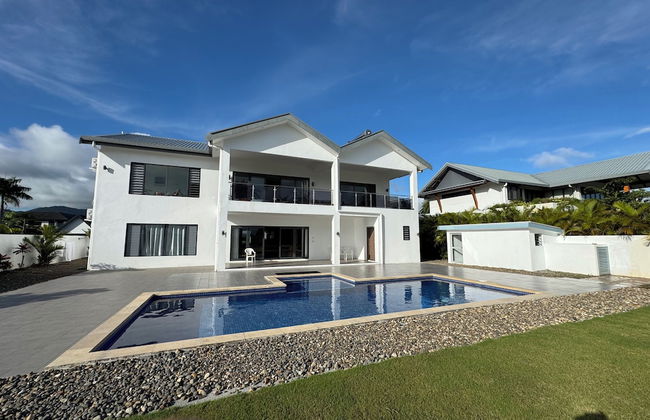 Lake Side Deluxe Villa - Photo 12