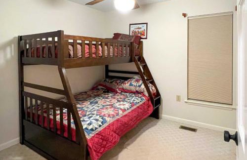 Charles Town Home with Private Pool and Hot Tub - Foto 33