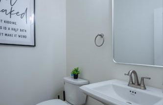 Modern Emerson retreat close to LakePoint Sports - Photo 13