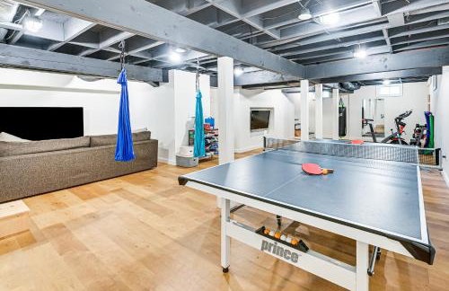 8 Mi to Tanglewood and Butternut Ski Spacious Home! - Foto 18