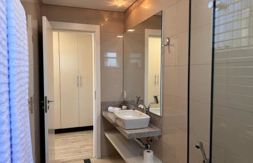 Apartamento Luxo Centro com Suíte, Sacada, Garagem, Garage - Foto 28